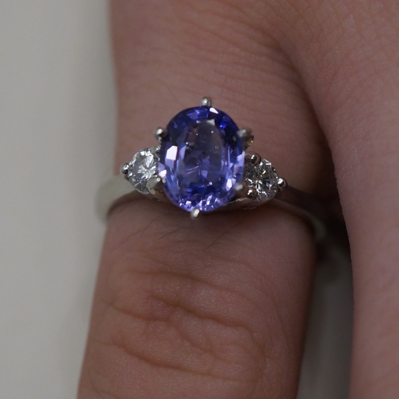 Platinum Ceylon Sapphire & Diamond ring - Picture 6 of 6